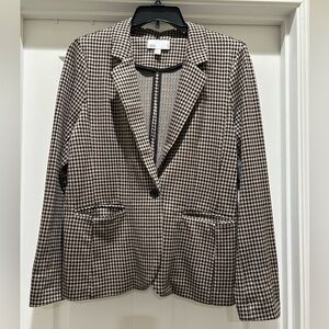 Chic Black and White Houndstooth Blazer